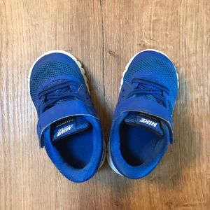 Boys Nike shoes, size 5